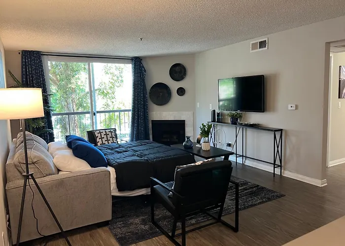Exceptional 2 Bedroom In Heart Of Hollywood 201